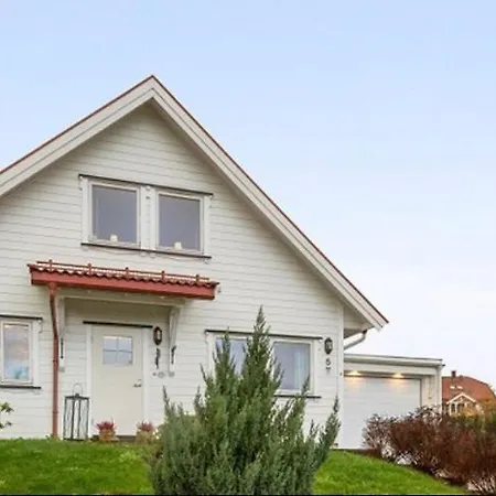 Koselig Familiehjem I Et Barnevennlig Omradet بيت للعطل